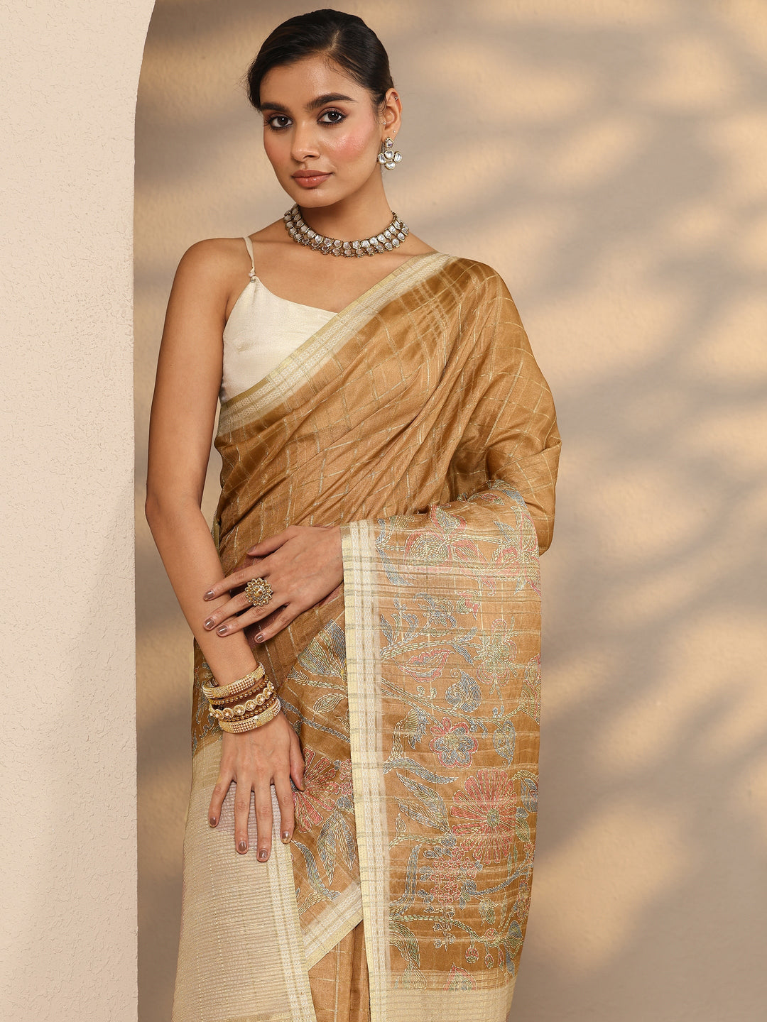 Mustard Printed Silk Blend Saree With Unstitched Blouse Piece