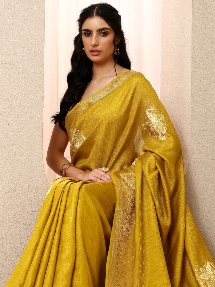 Mustard Printed Silk Blend Saree With Unstitched Blouse Piece