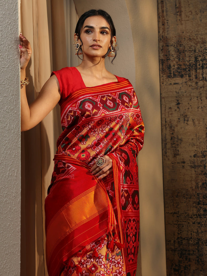 Mustard Printed Silk Saree With Unstitched Blouse Piece