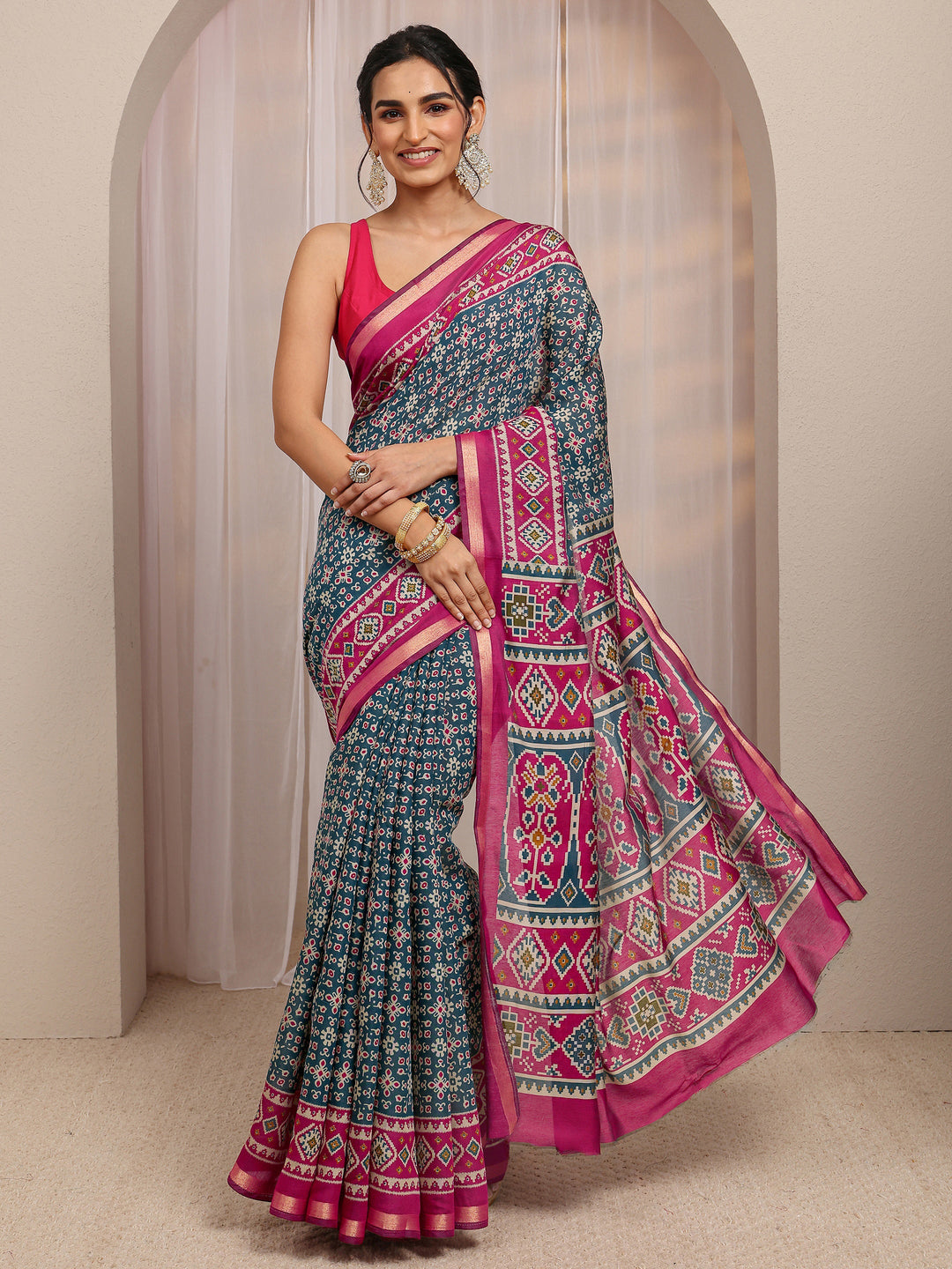 Navy Blue Ethnic Motif Printed Silk Blend Saree With Unstitched Blouse Piece