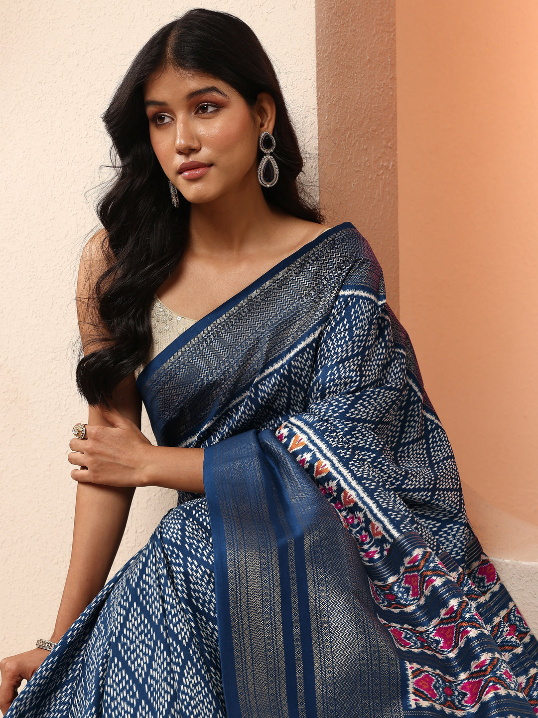 Navy Blue Geometric Printed Silk Blend Saree With Unstitched Blouse Piece