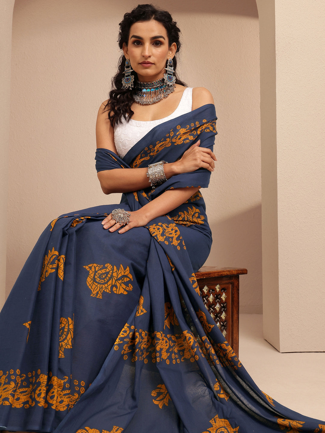 Navy Blue Printed Cotton Saree With Unstitched Blouse Piece