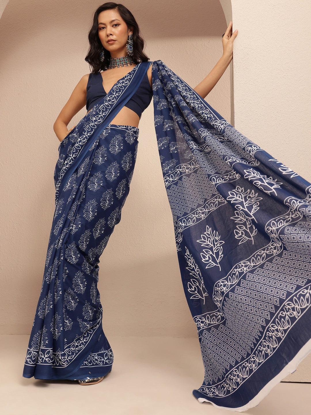 Navy Blue Printed Cotton Saree With Unstitched Blouse Piece