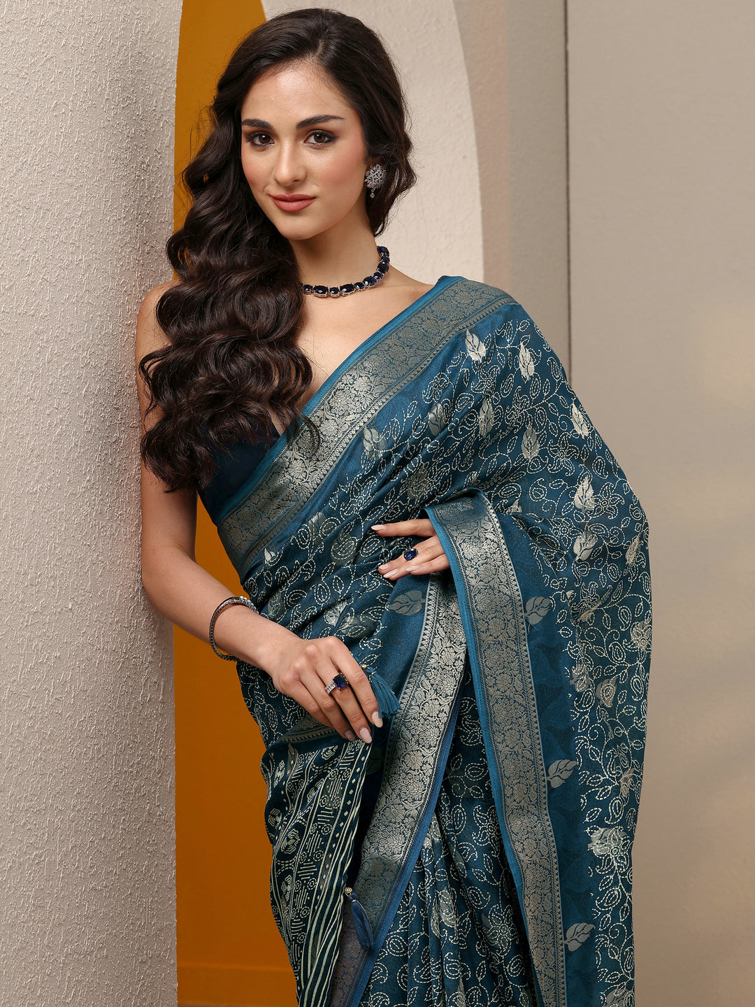 Navy Blue Printed Silk Blend Saree With Unstitched Blouse Piece