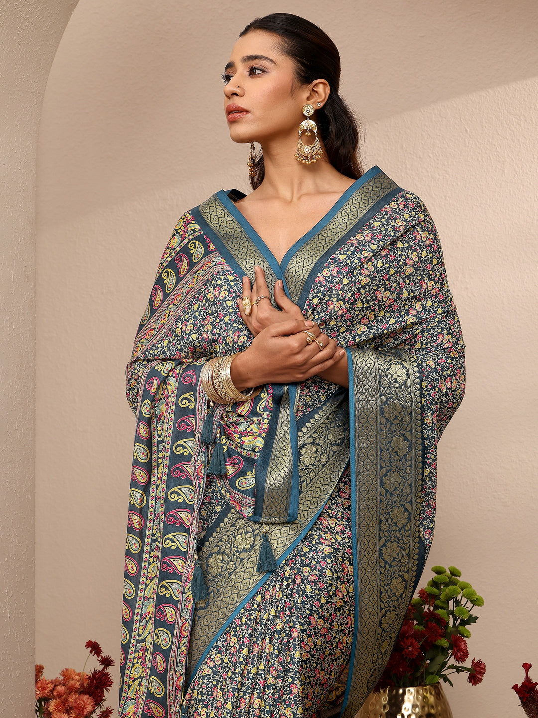 Navy Blue Printed Silk Blend Saree With Unstitched Blouse Piece