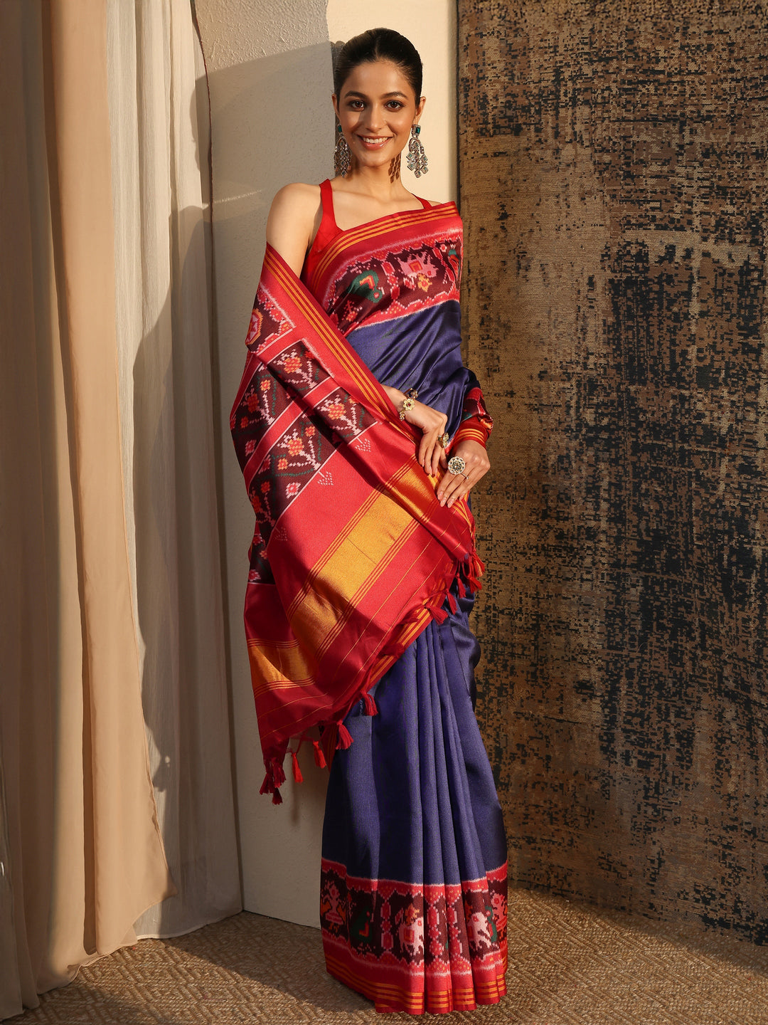 Navy Blue Solid Silk Saree With Unstitched Blouse Piece