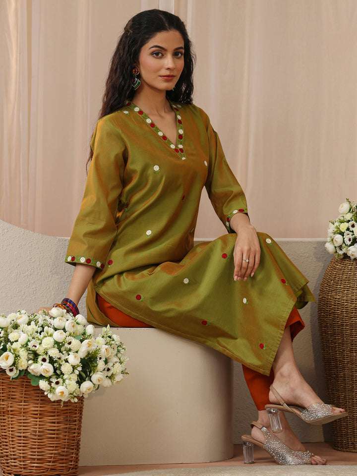 Green Floral Embroidered Chanderi Silk Straight Kurta