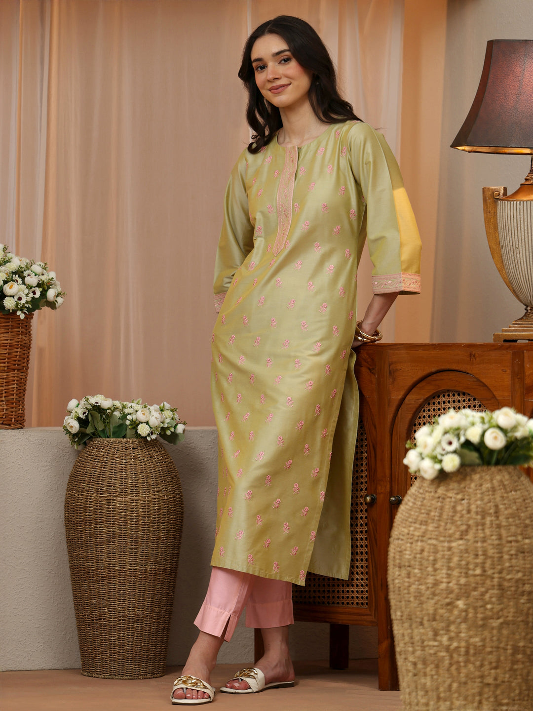Green Floral Embroidered Silk Blend Straight Kurta