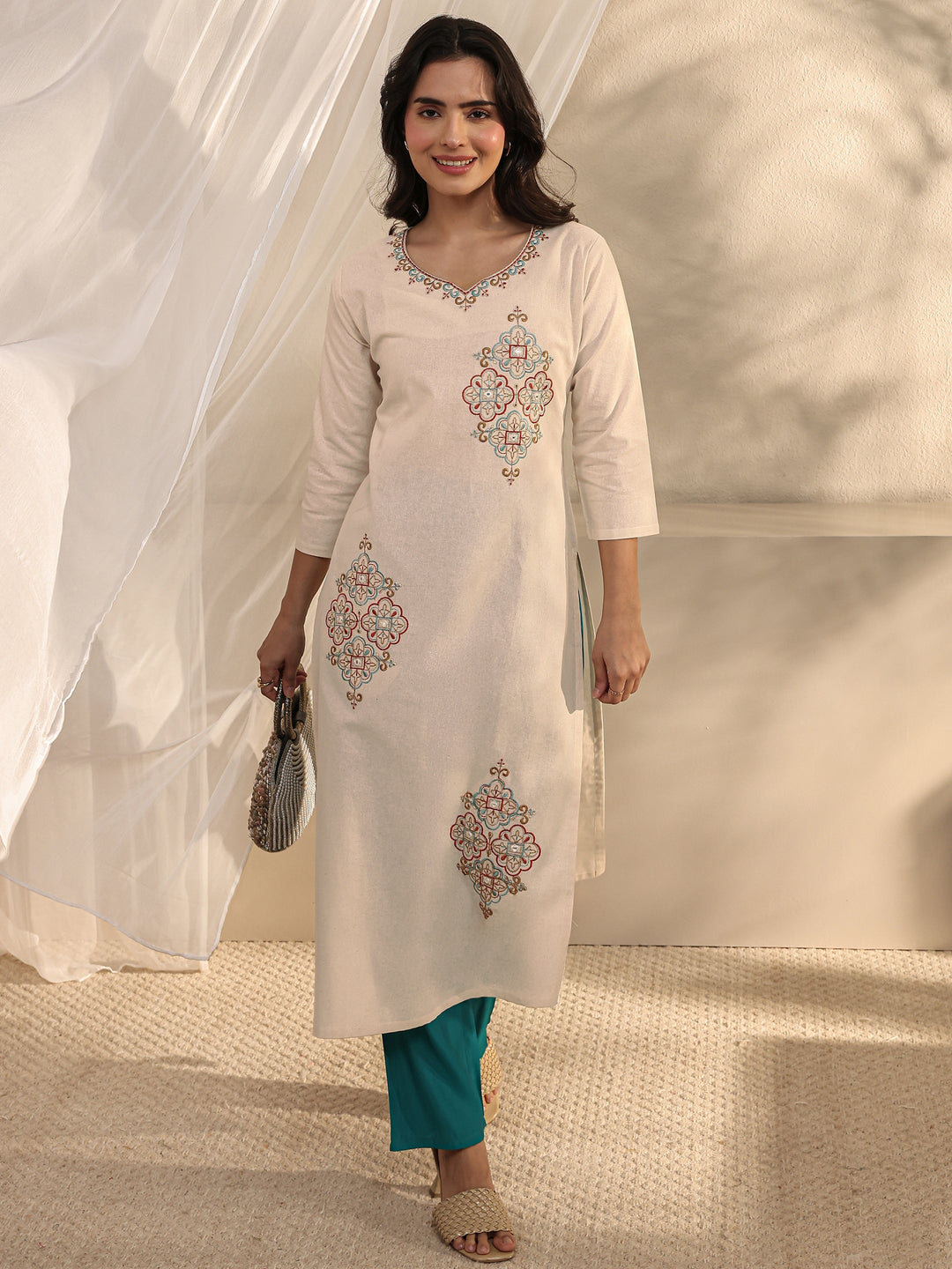 Off White Ethnic Motif Embroidered Cotton Blend Straight Kurta