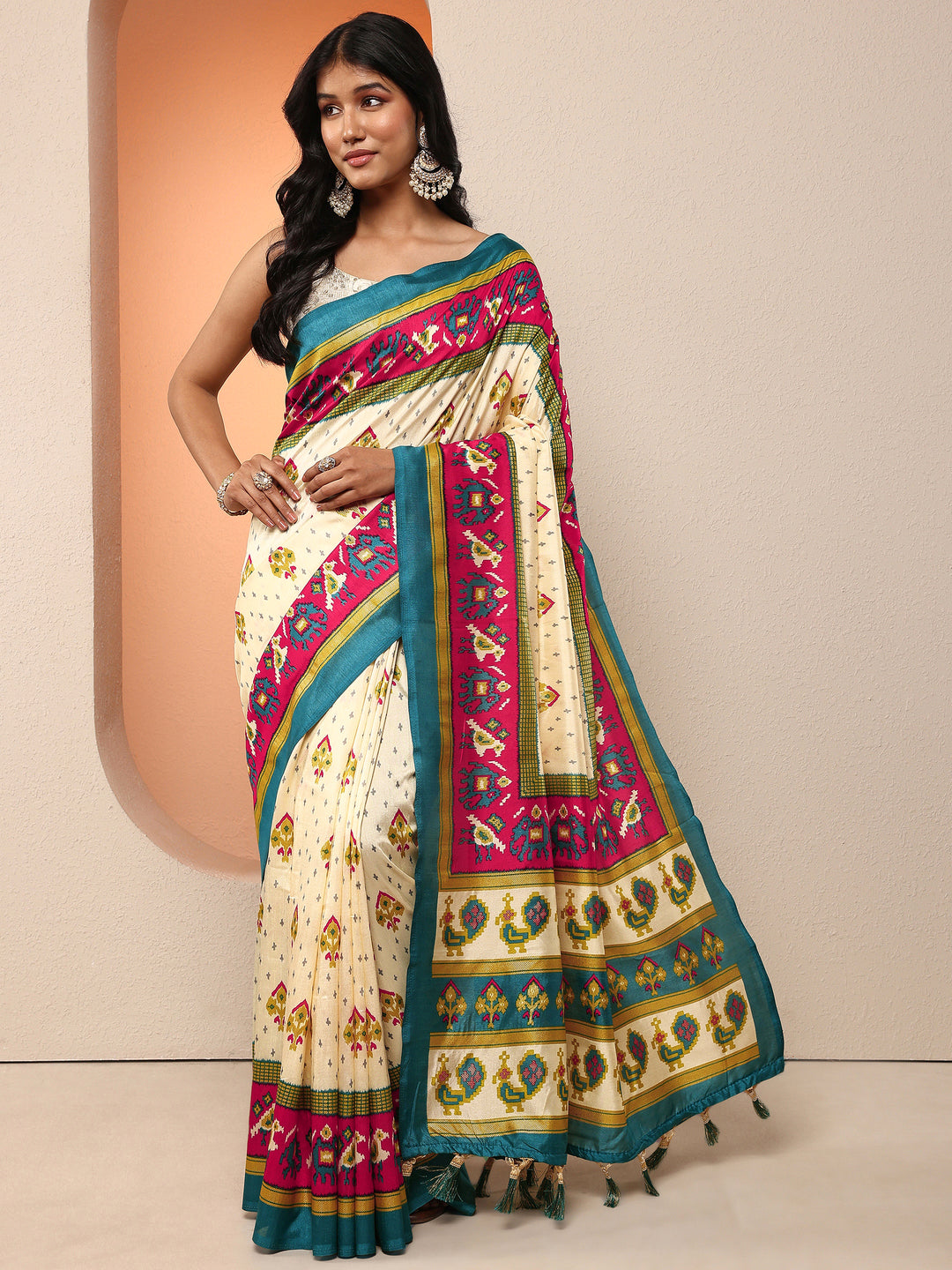 Off White Printed Silk Blend Saree With Unstitched Blouse Piece
