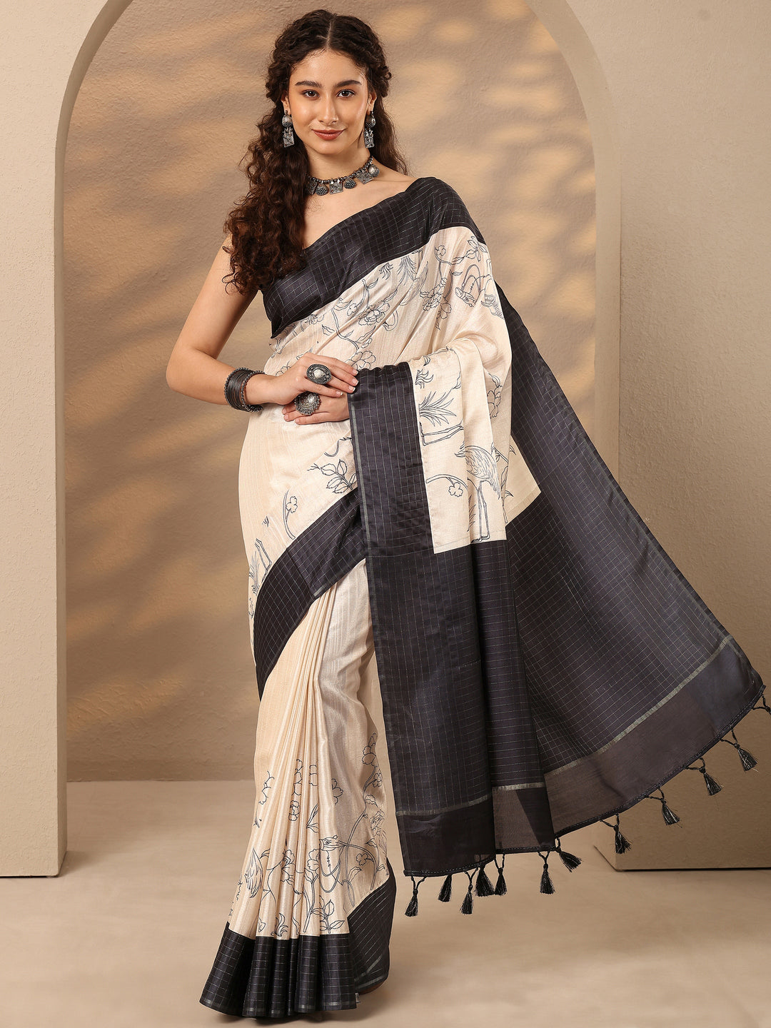 Off White Printed Silk Blend Saree With Unstitched Blouse Piece