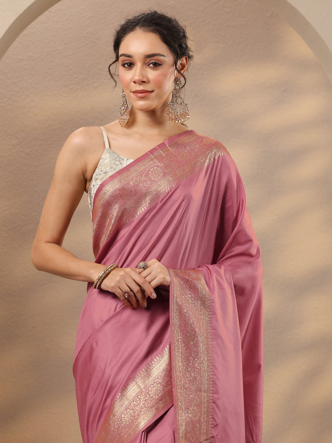 Peach Solid Silk Blend Saree With Unstitched Blouse Piece