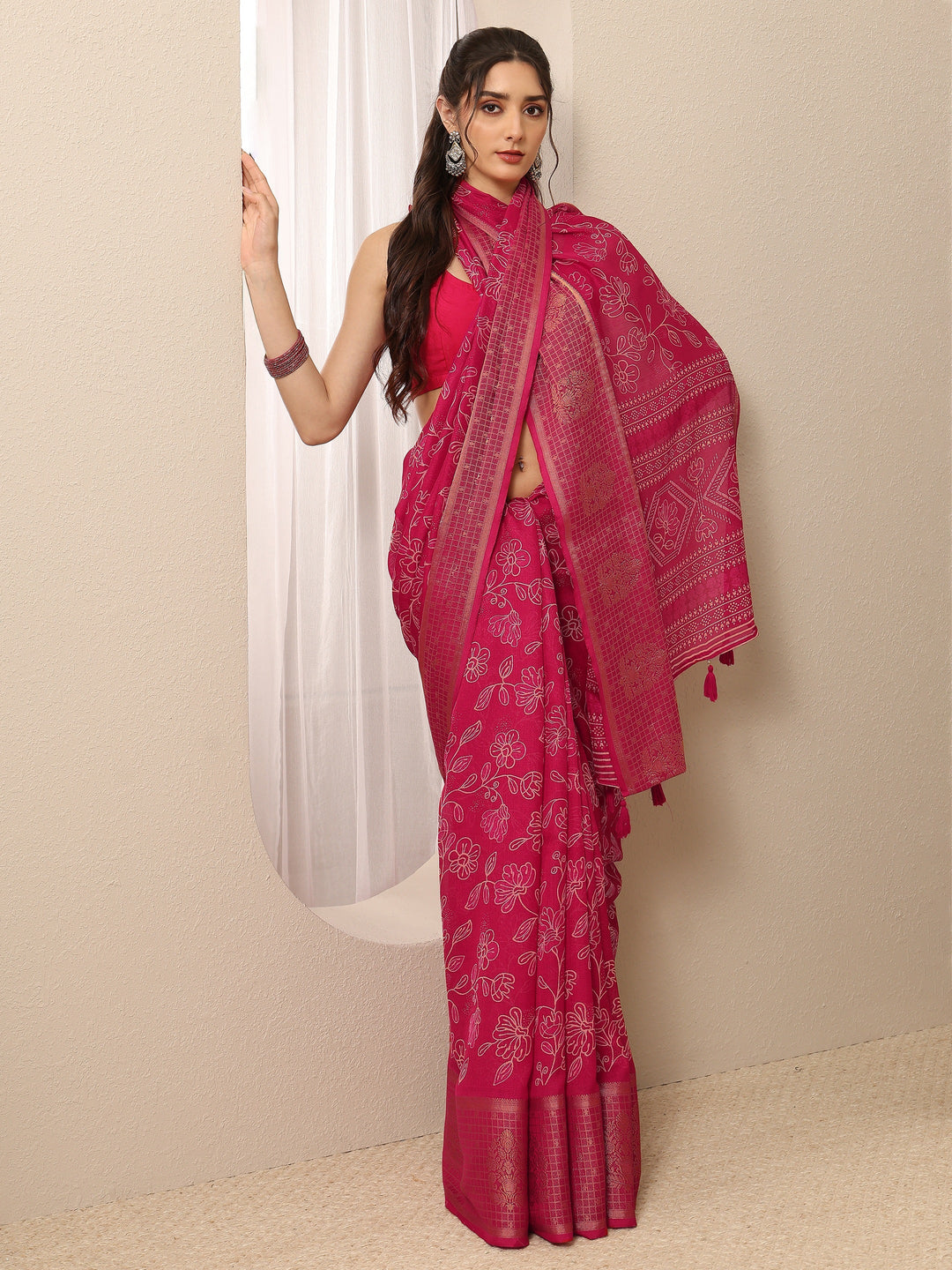 Pink Floral Printed Silk Blend Saree With Unstitched Blouse Piece