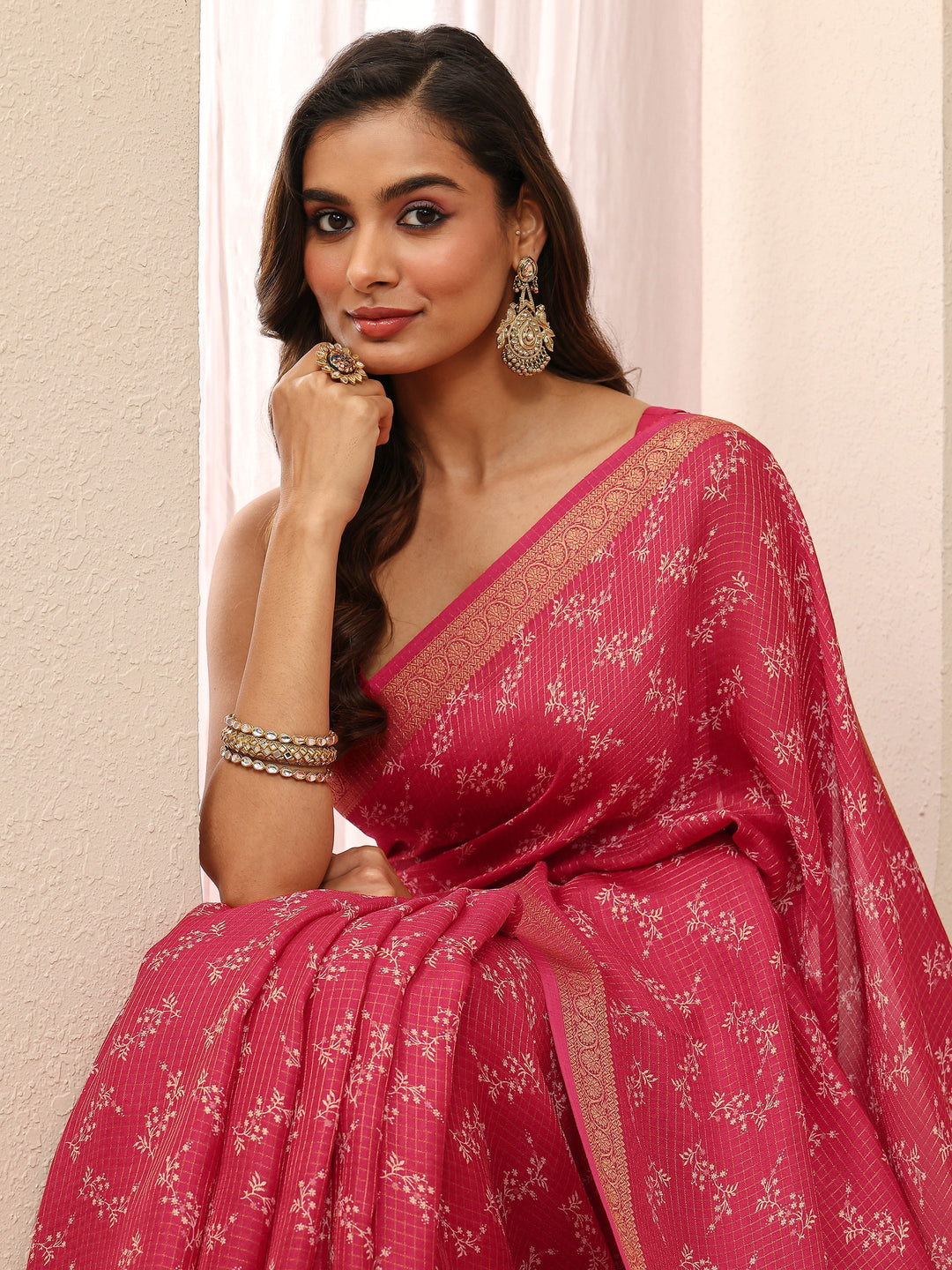 Pink Floral Printed Silk Blend Saree 
With Unstitched Blouse Piece