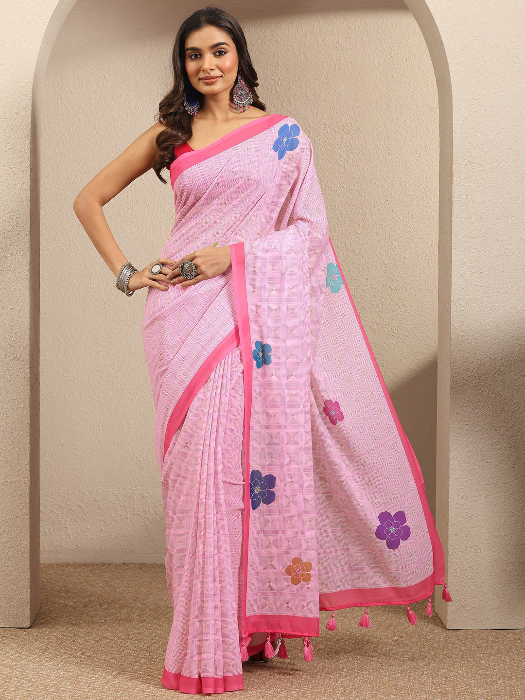 Pink Geometric Printed Cotton Blend Saree With Unstitched Blouse Piece