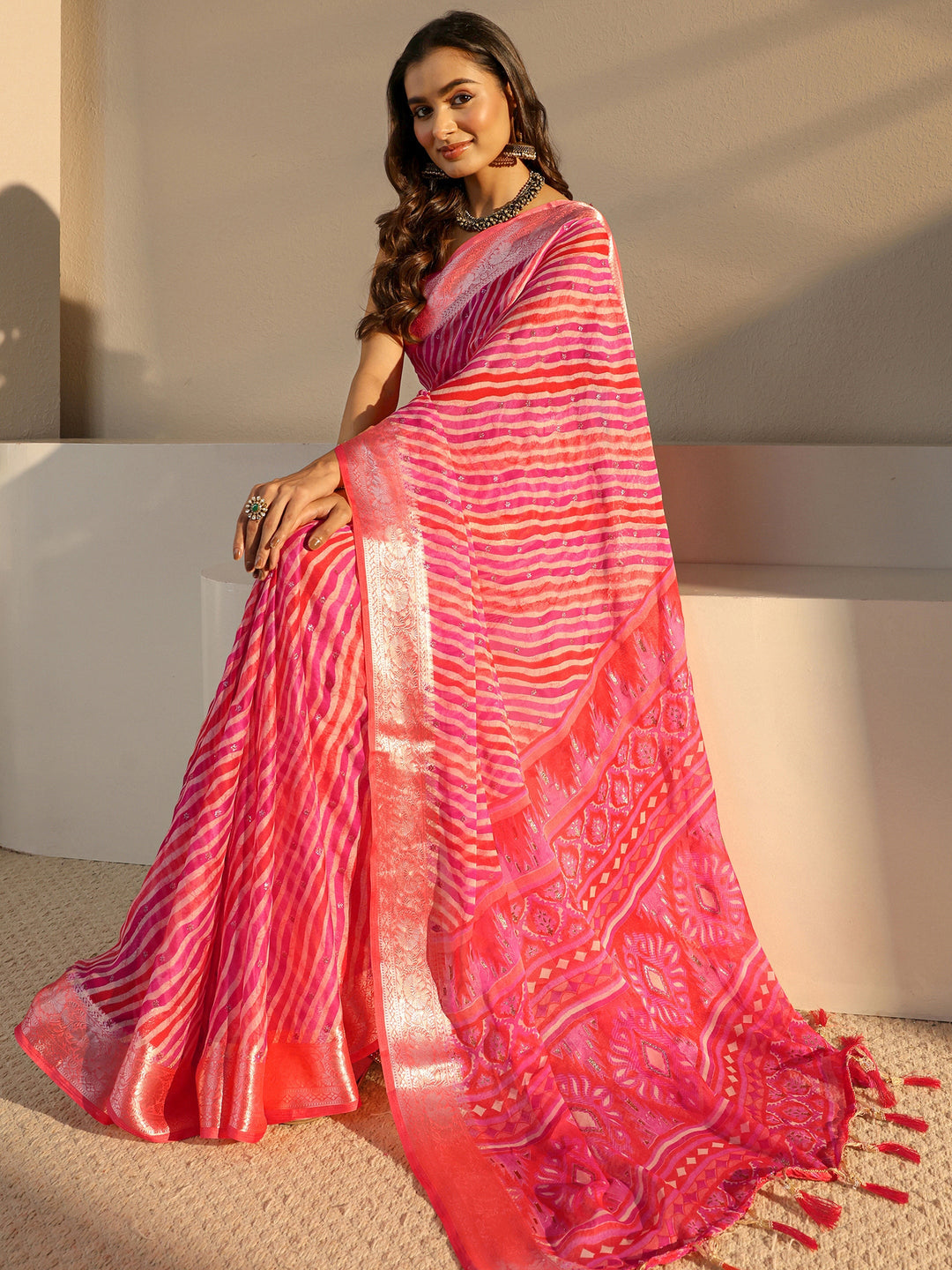 Pink Leheriya Printed Chiffon Saree With Unstitched Blouse Piece
