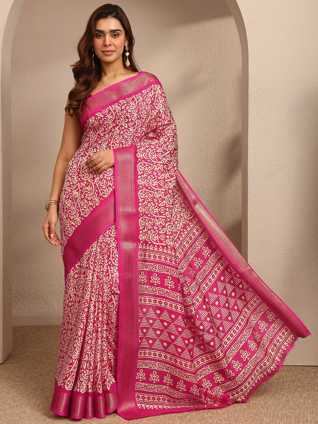 Pink Printed Silk Blend Saree With Unstitched Blouse Piece