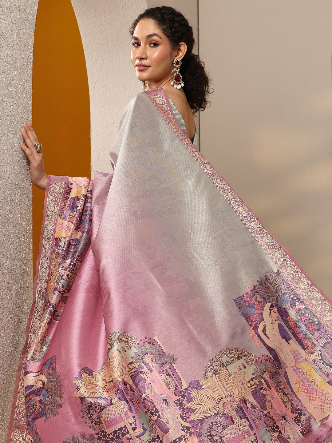 Pink Tribal Printed Silk Blend Saree With Unstitched Blouse Piece