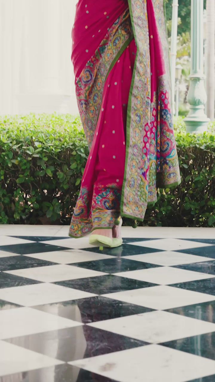 Magenta Printed Silk Blend Saree With Unstitched Blouse Piece