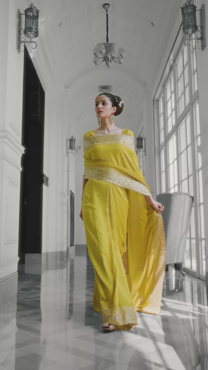Mustard Embellished Silk Saree With Unstitched Blouse Piece