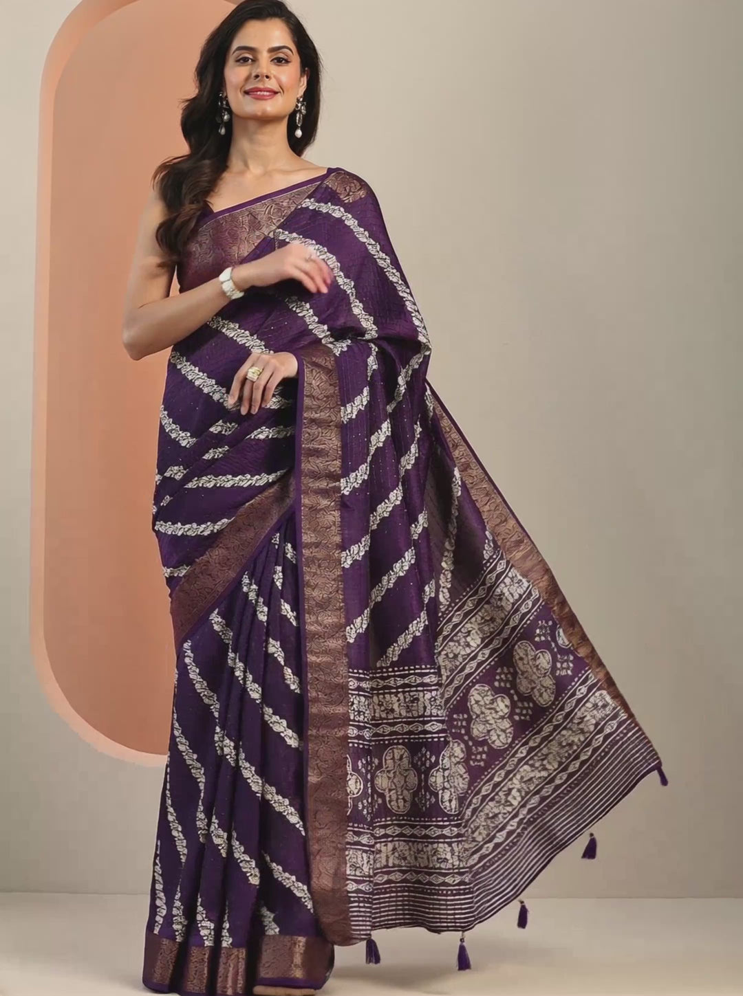 Purple Printed Silk Blend Saree With Unstitched Blouse Piece
