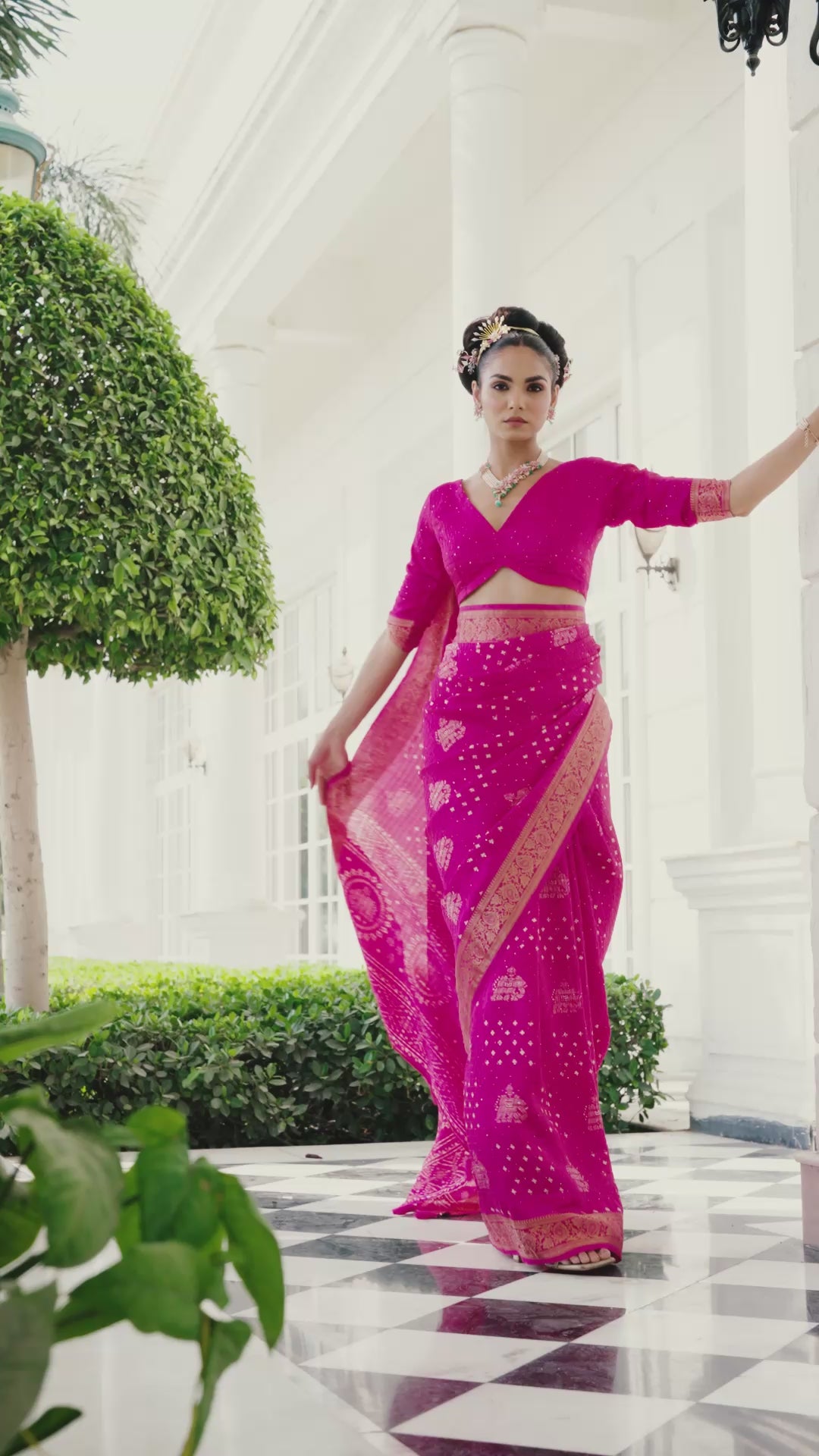 Pink Printed Silk Blend Saree With Unstitched Blouse Piece
