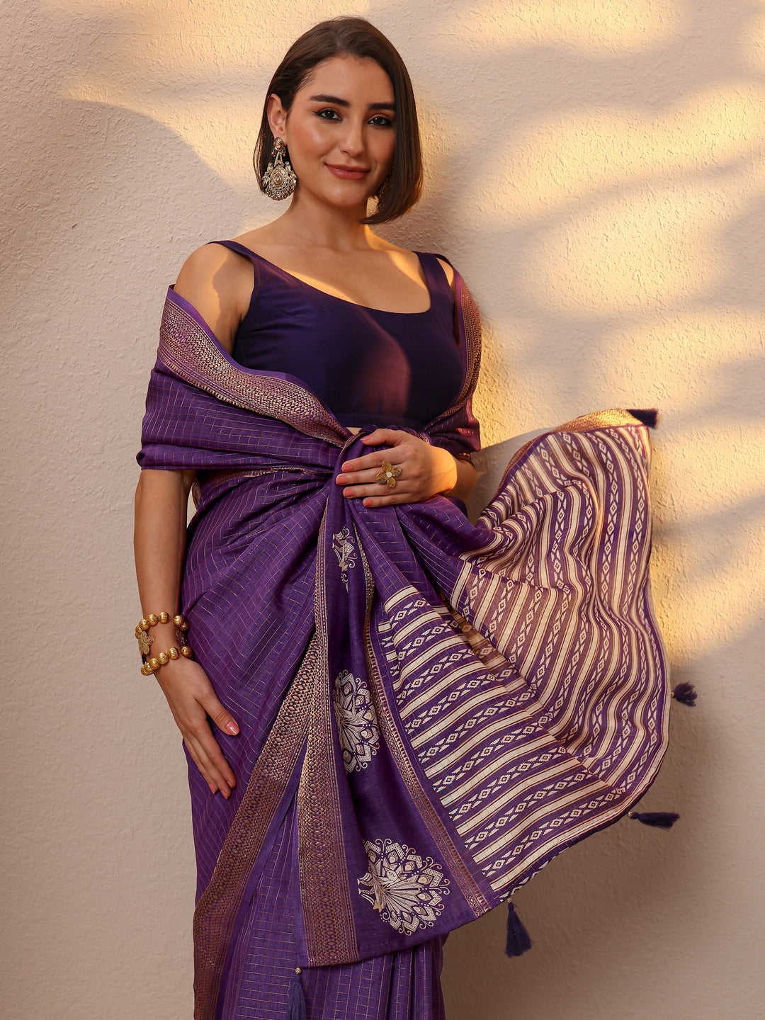 Purple Checked Printed Pallu Silk Blend Saree With Unstitched Blouse Piece
