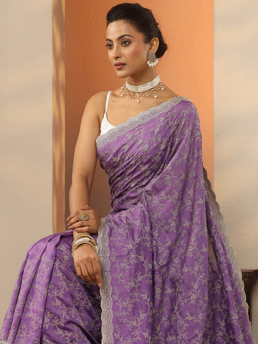 Purple Embroidered Silk Blend Saree With Unstitched Blouse Piece