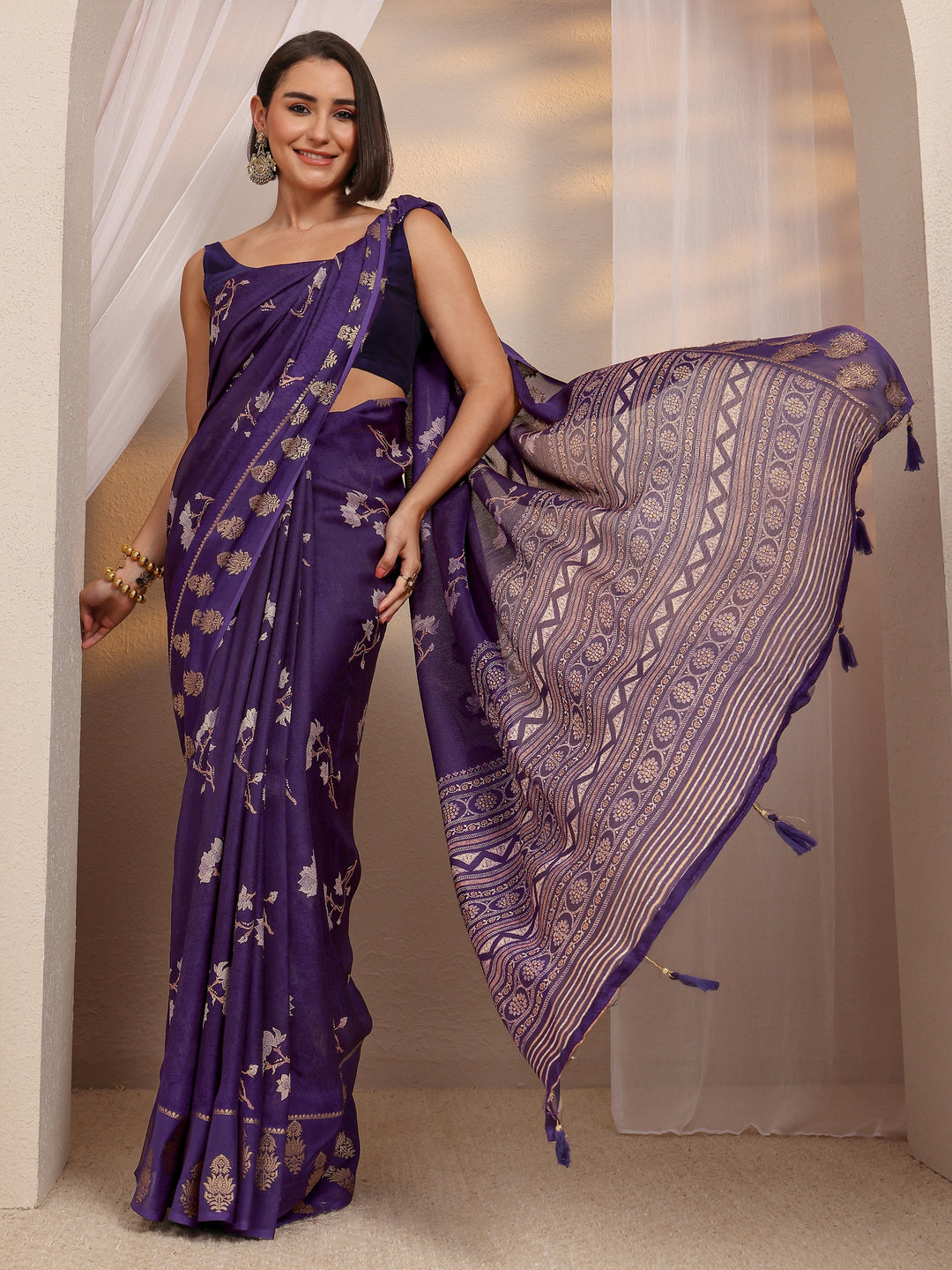Purple Floral Print Jacquard  Silk Blend Saree 
With Unstitched Blouse Piece