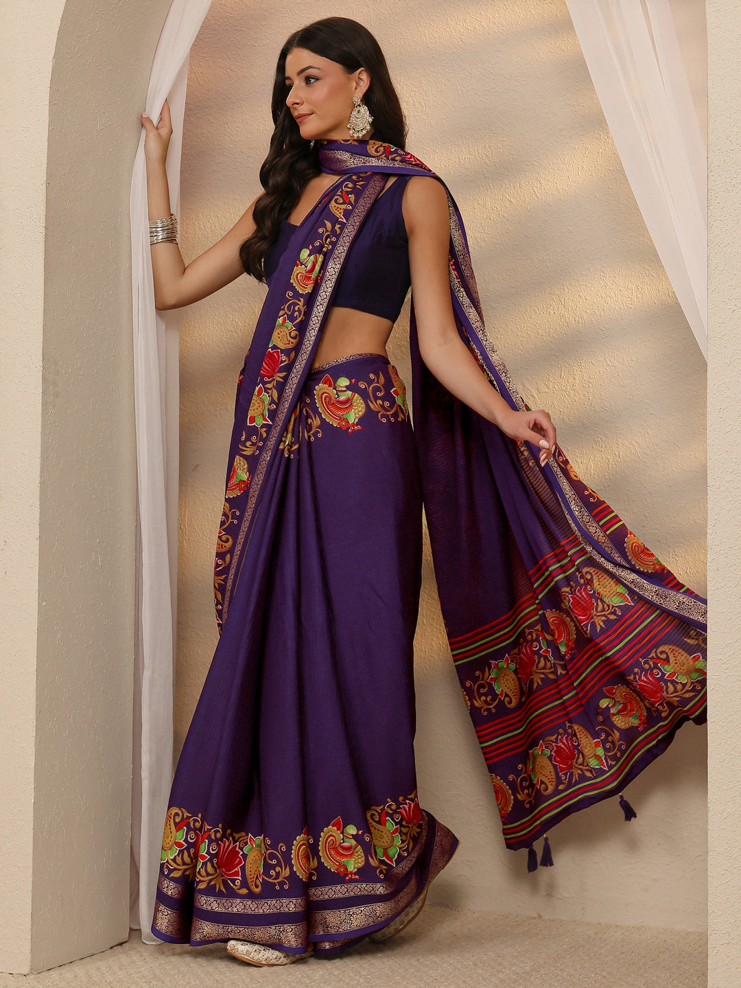 Purple Floral Printed Silk Blend Saree 
With Unstitched Blouse Piece
