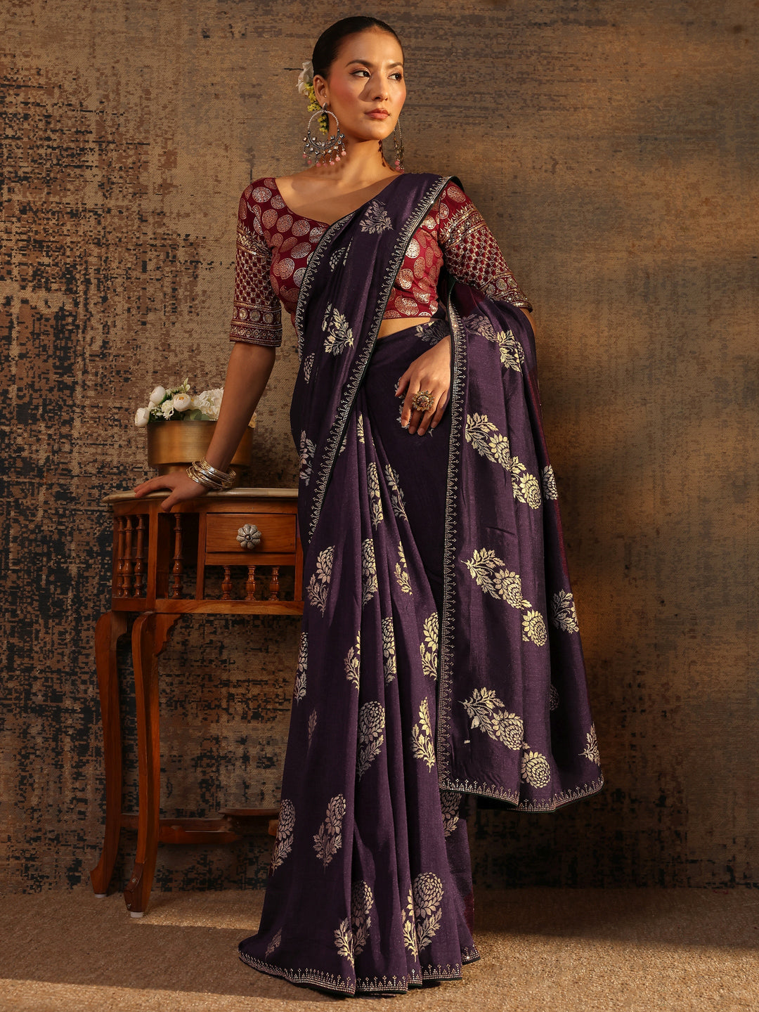 Purple Floral Printed Silk Blend Saree With Unstitched Blouse Piece