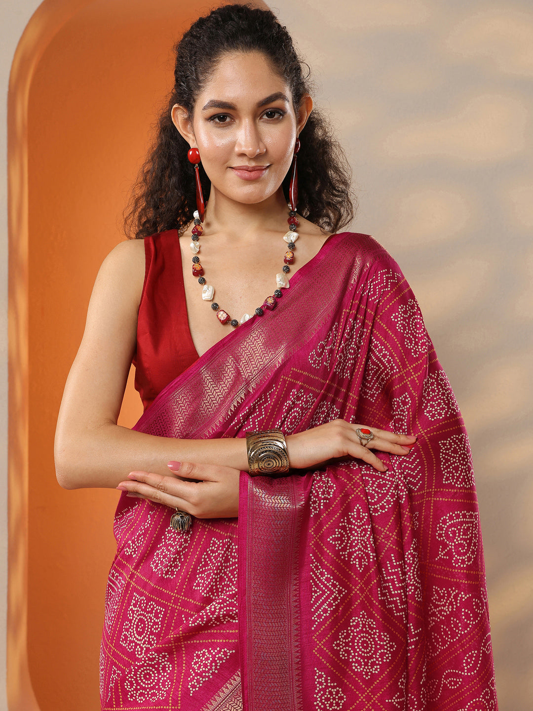 Red Bandhani Printed Silk Blend Saree With Unstitched Blouse Piece