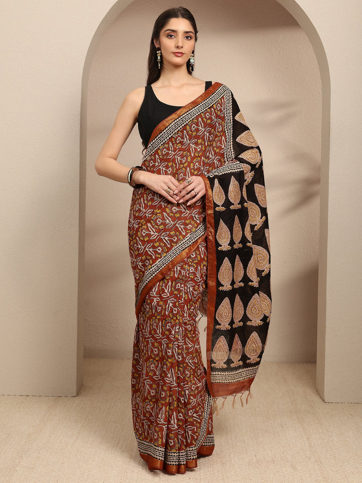 Red Ethnic Motifs Printed Cotton Blend Saree With Unstitched Blouse Piece