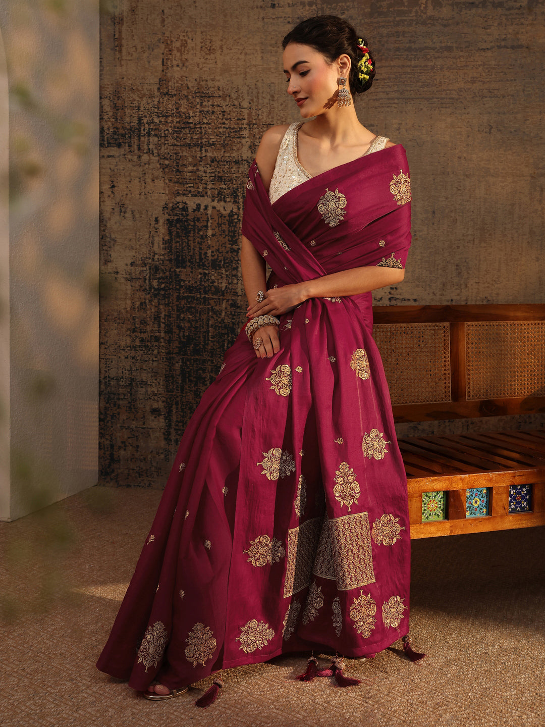 Red Floral Embroidered Silk Blend Saree With Unstitched Blouse Piece