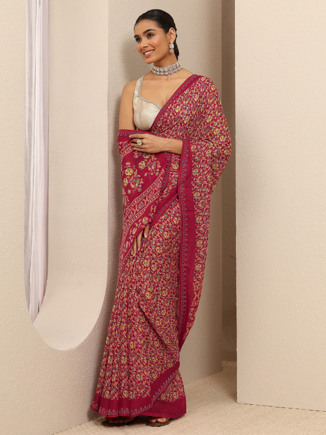Red Floral Printed Silk Blend Saree With Unstitched Blouse Piece