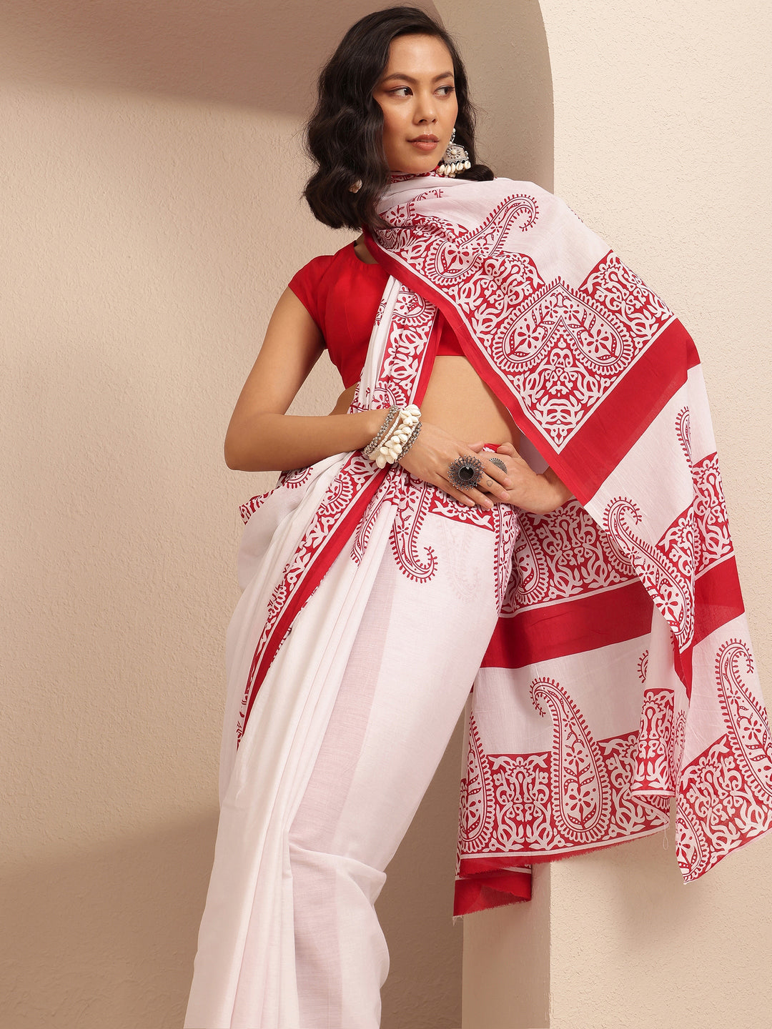 Red Paisley Printed Cotton Saree With Unstitched Blouse Piece