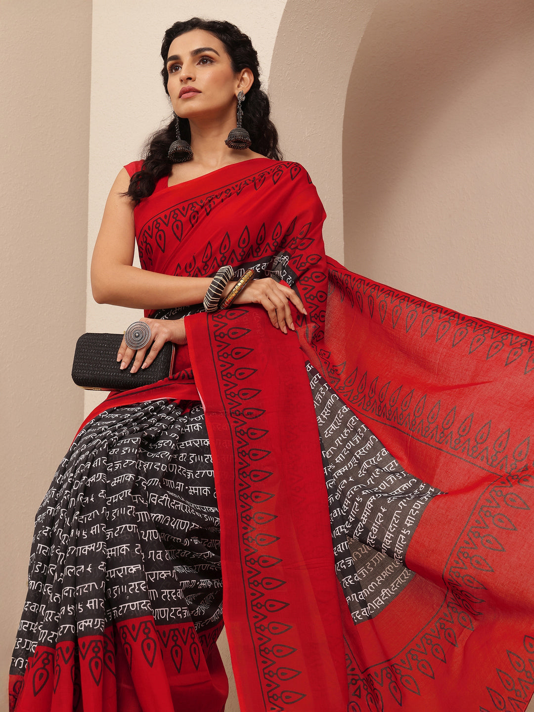 Red Printed Cotton Saree With Unstitched Blouse Piece