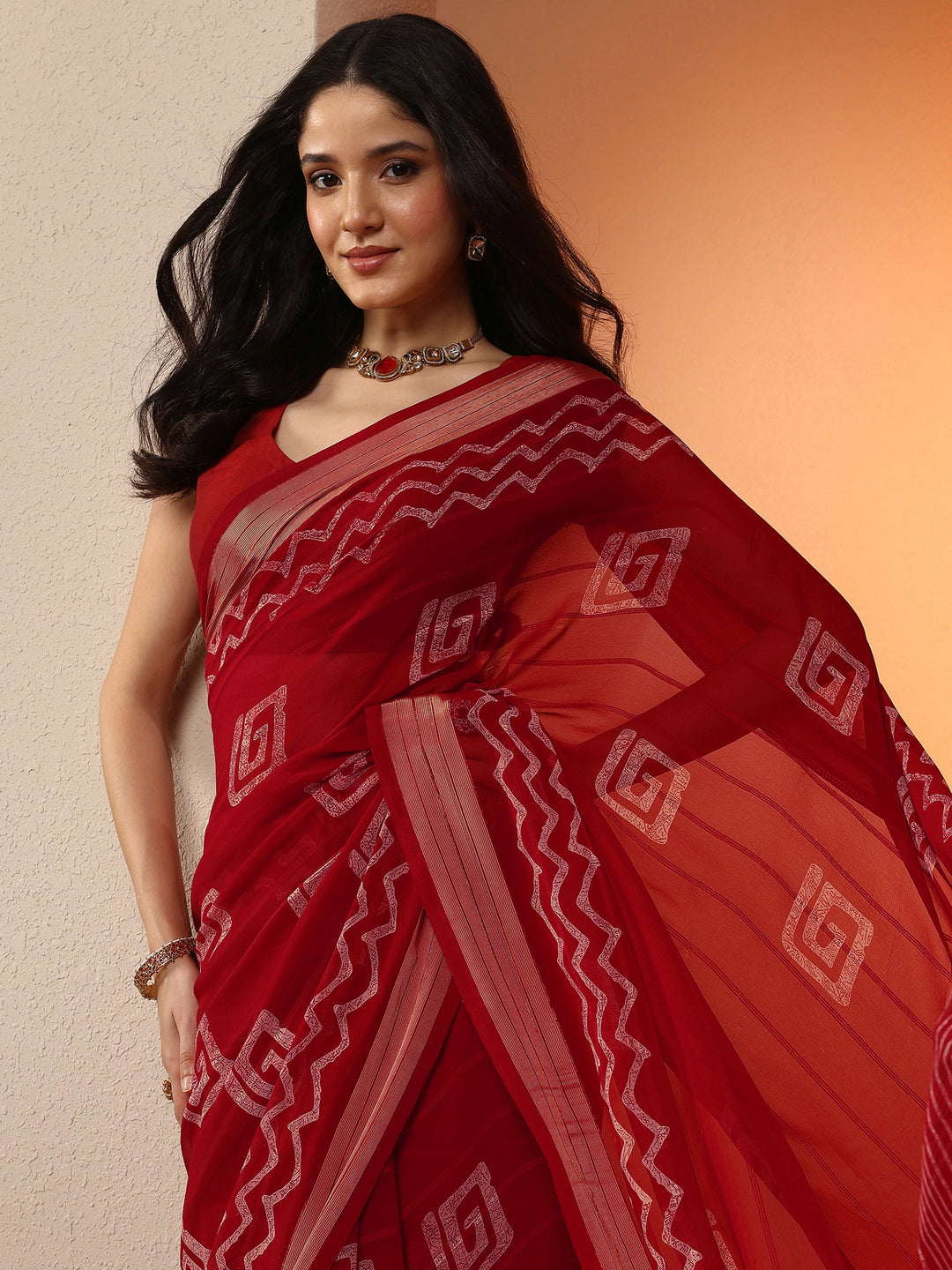 Red Printed Georgette Saree With Unstitched Blouse Piece
