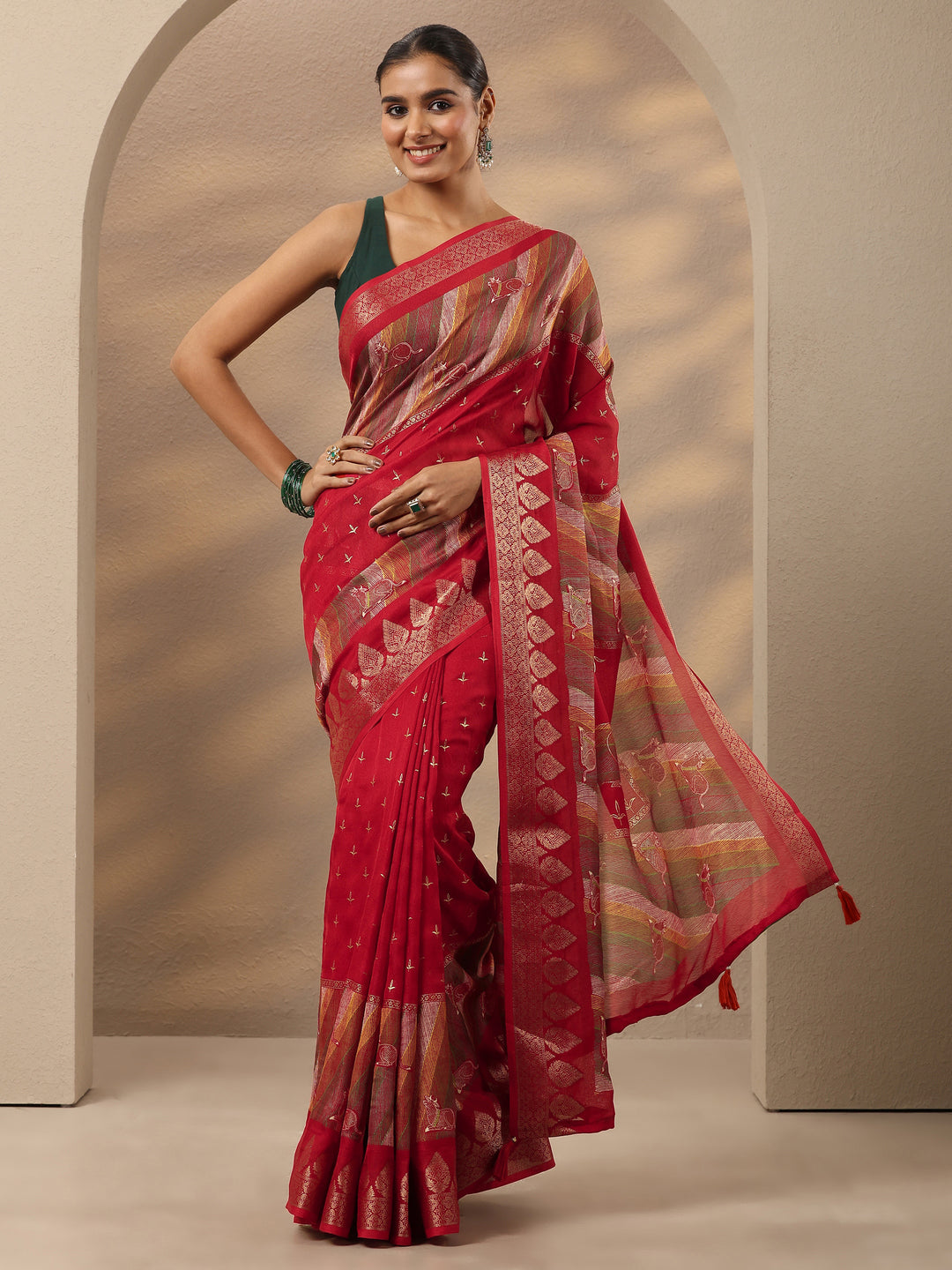 Red Printed Silk Blend Saree With Unstitched Blouse Piece