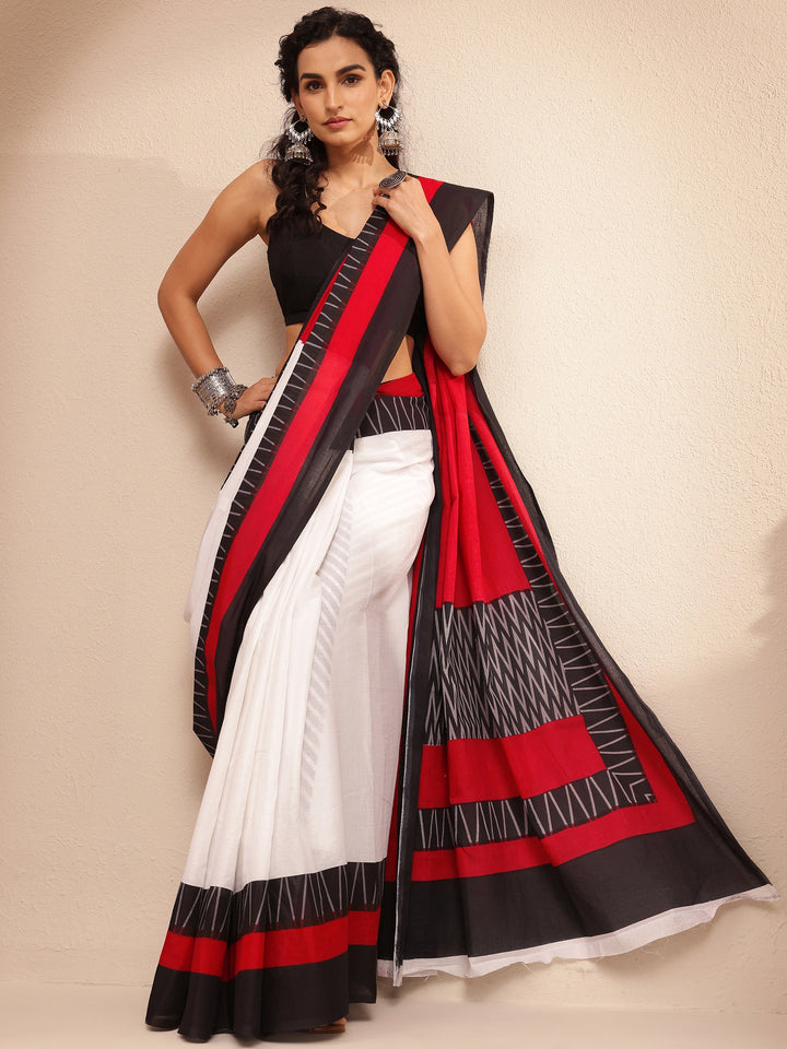 Red Solid Cotton Saree With Unstitched Blouse Piece
