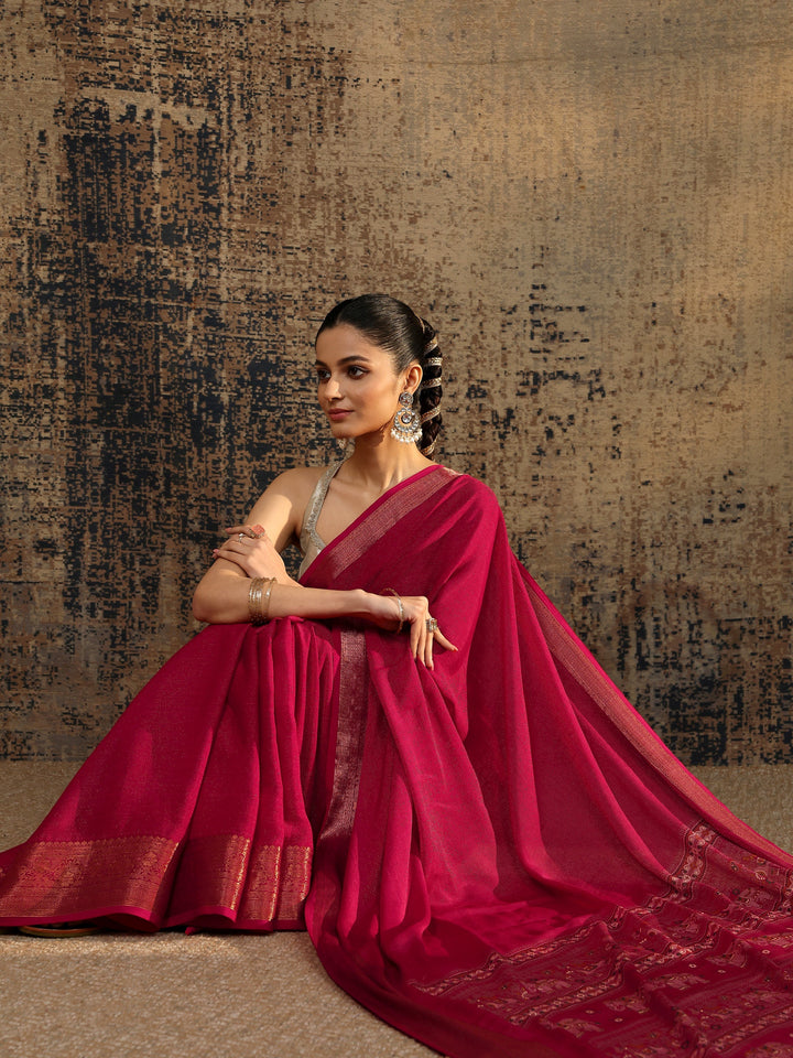 Red Solid Silk Blend Saree With Unstitched Blouse Piece