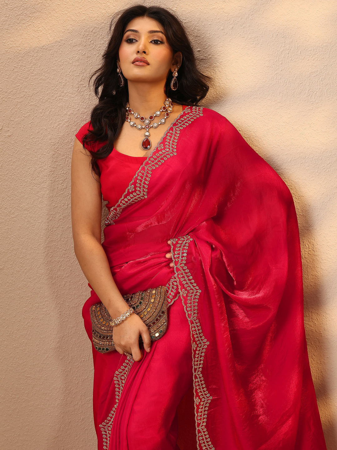 Red Solid Silk Blend Saree With Unstitched Blouse Piece