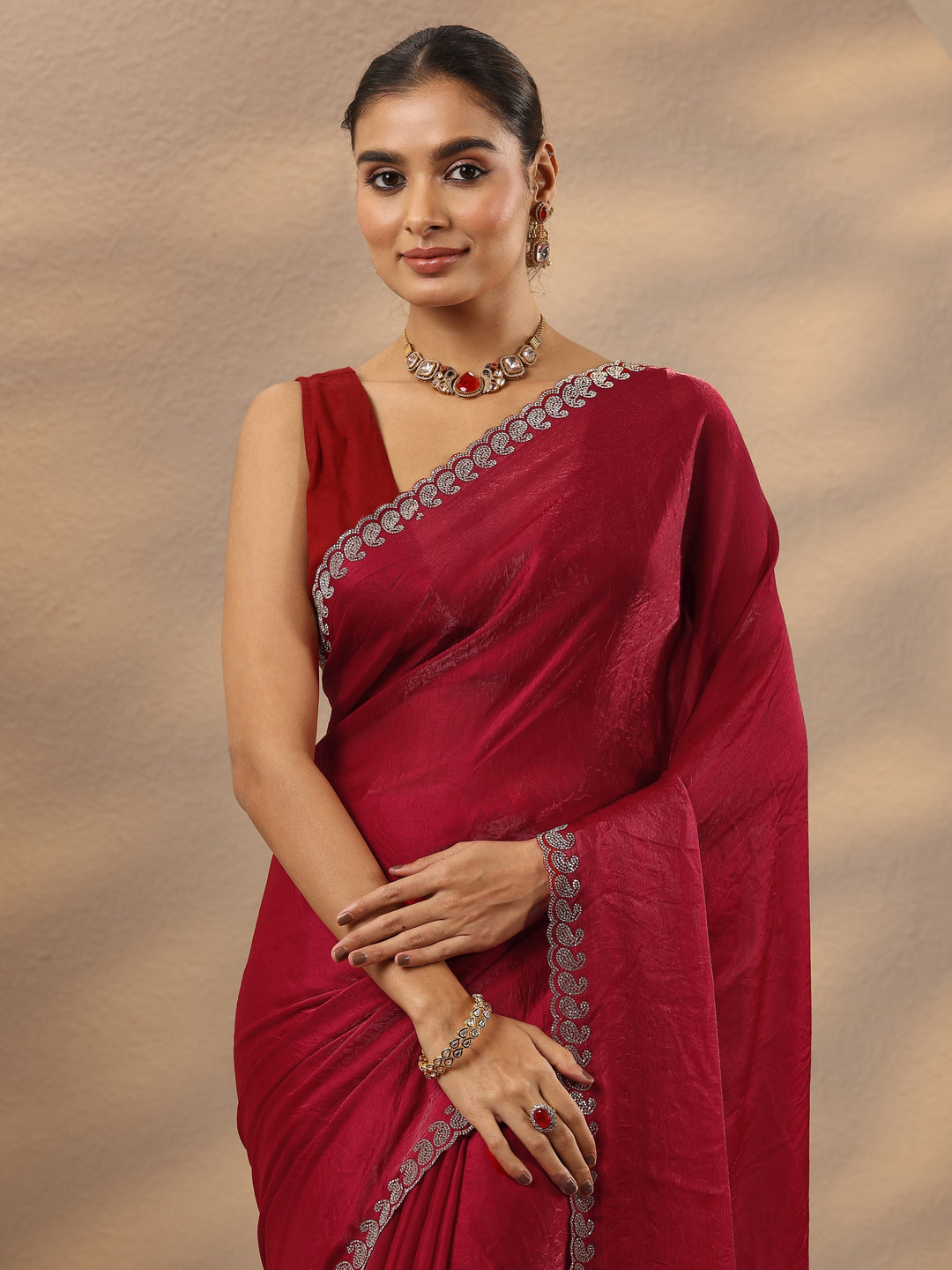 Red Solid Silk Blend Saree With Unstitched Blouse Piece