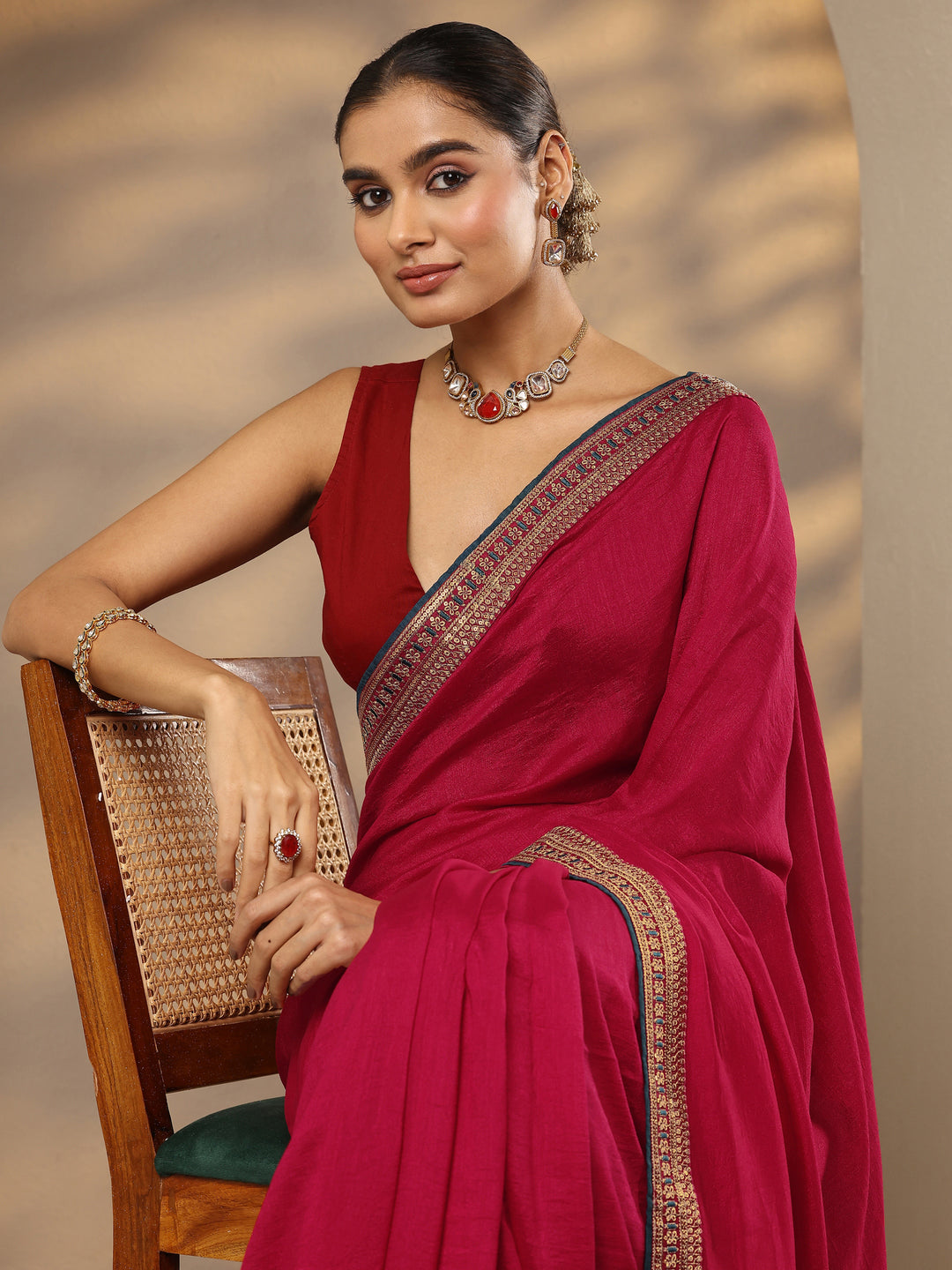 Red Solid Silk Blend Saree With Unstitched Blouse Piece