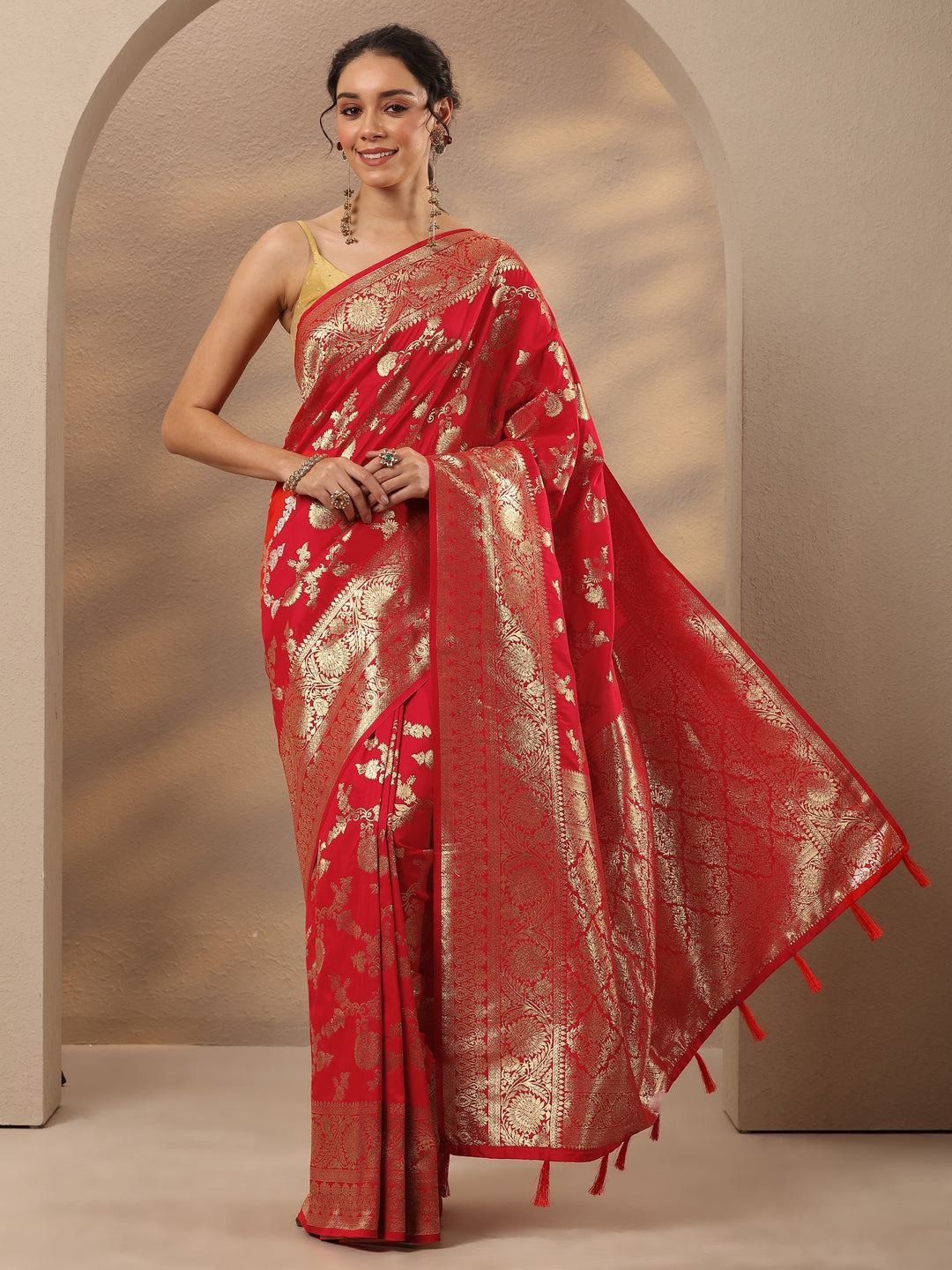Red Woven Design Silk Blend Saree With Unstitched Blouse Piece