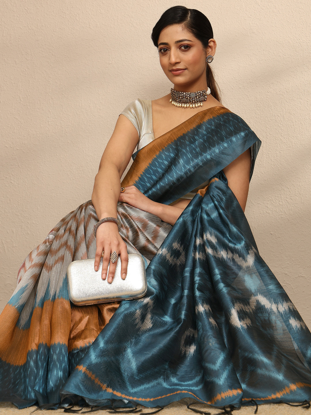 Teal Abstract Printed Silk Saree With Unstitched Blouse Piece