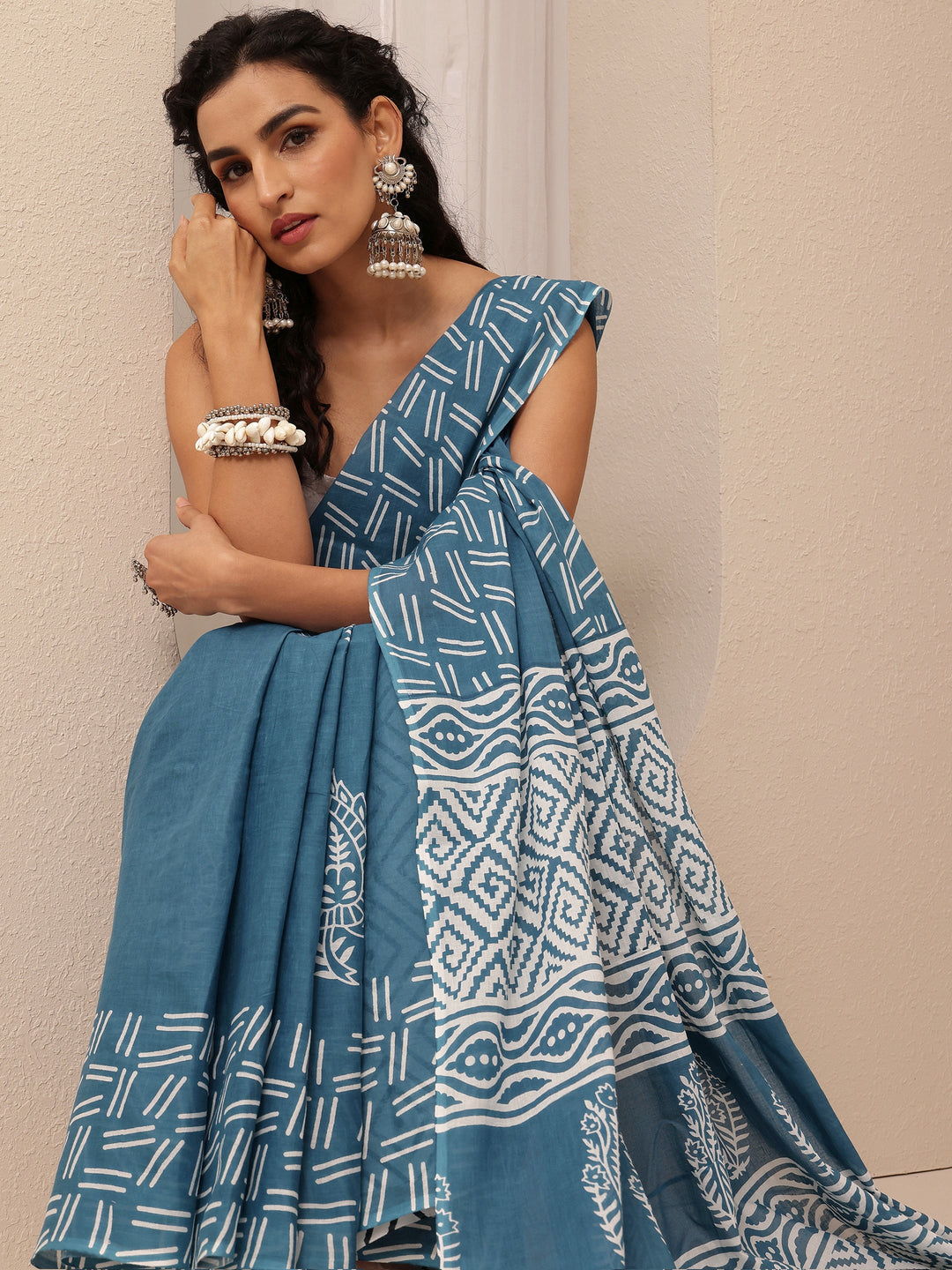 Teal Paisley Printed Cotton Saree With Unstitched Blouse Piece