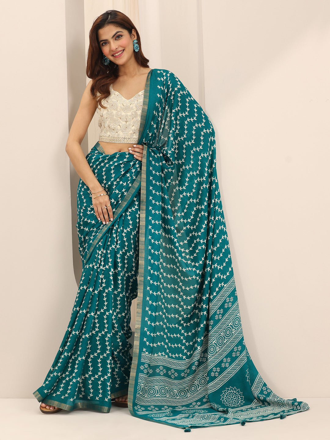 Teal Printed Georgette Saree With Unstitched Blouse Piece