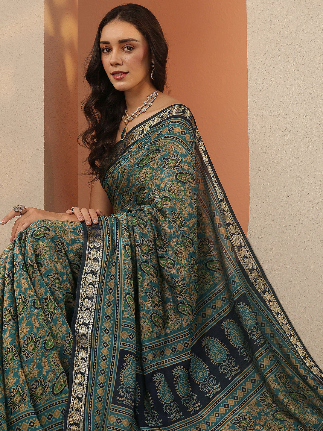 Teal Printed Silk Blend Saree With Unstitched Blouse Piece