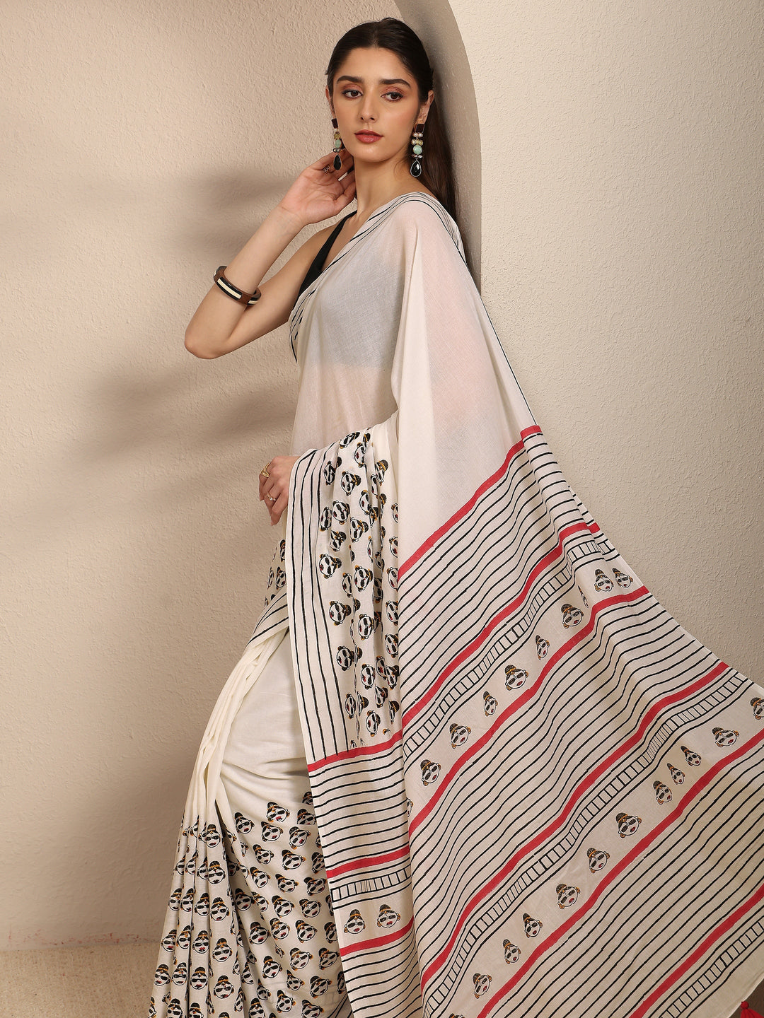 White Ethnic Motifs Printed Cotton Blend Saree With Unstitched Blouse Piece